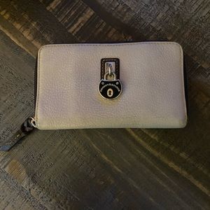 Dooney & Bourke wallet with zipper.